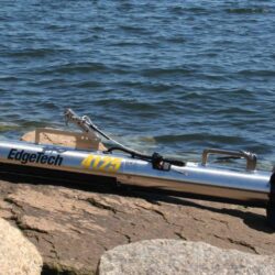 4125 fish on rocks zoom